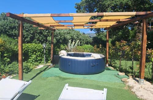 Perdifumo Villa | Elegante villa panoramica con giardino e idromassaggio a 10 minuti dal mare