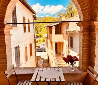 Scopoli Apartment | Casa in Umbria - nella Valle del Menotre vicino Rasiglia, Foligno, Assisi,Perugia