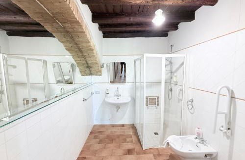 Poreta House | Elegant Farmhouse Retreat in Poreta, Italy