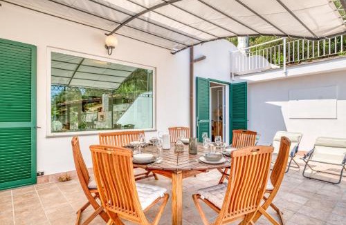 Vigo-Peirano Apartment | Villa Luce del Sol with Pool