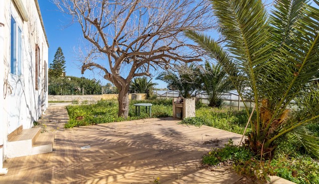 Holiday Apartment 'Appartamento con giardino' with Sea View, Shared Terrace & Garden