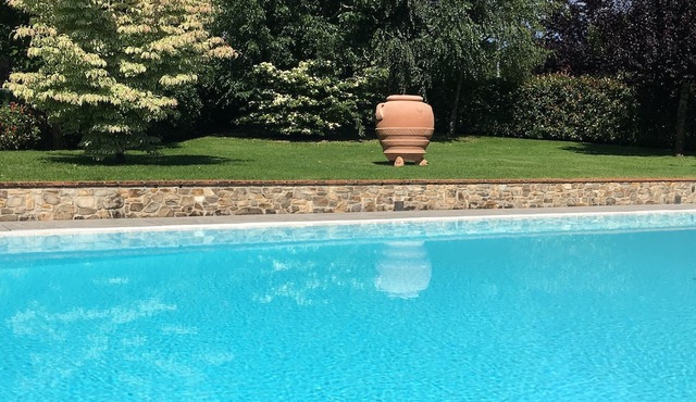 LIMONAIA - cottage with garden, shared swimming pool, private veranda in Gallicano