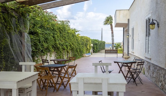 Villa "La Conversazione 89c" with Sea View, Private Garden & Wi-Fi