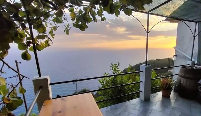 Sunset - Homy 5 Terre Retreat