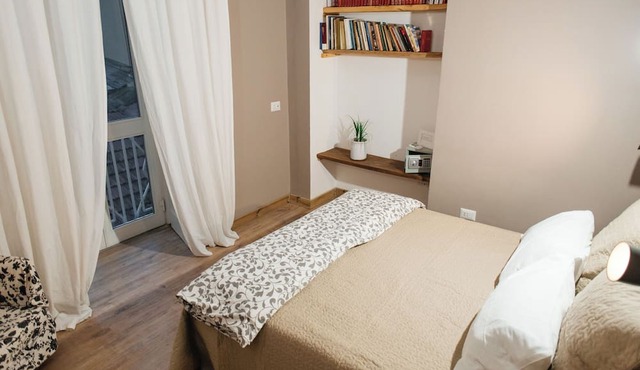 Green Chiaia independent apartment