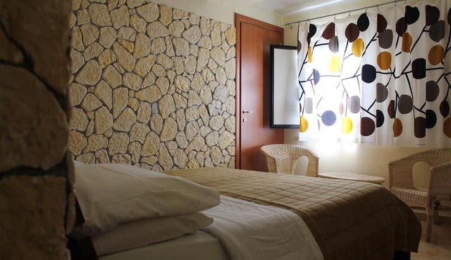 Hotel 106