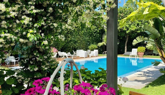Family Villa & Stunning Garden With Swimming Pool, 5 Mins Step From Beach