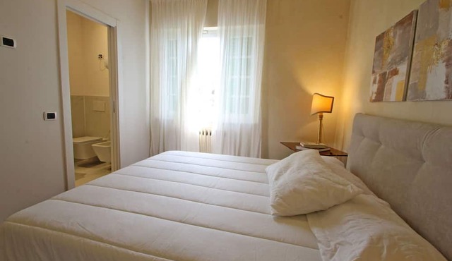 Wonderful private villa with WIFI, A/C, TV, terrace, pets allowed and parking, close to La Spezia in Colombiera-molicciara
