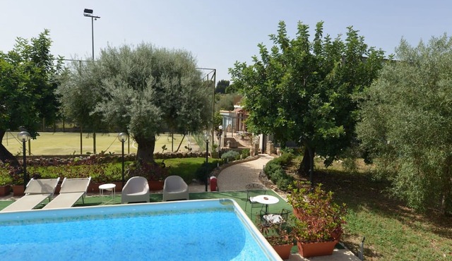 Stunning private villa for 3 people with private pool, WIFI, A/C, TV, terrace and parking