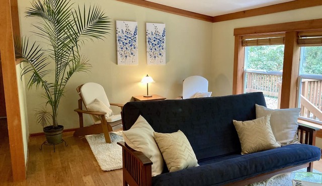 Quiet 3 Bedroom House in Desirable Eugene Neighborhood in Eugene