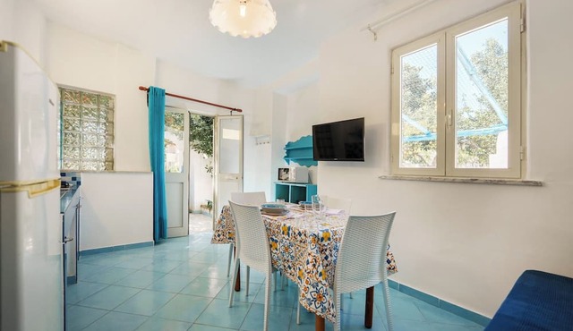 House with Private Courtyard 200 m from the Cliffs