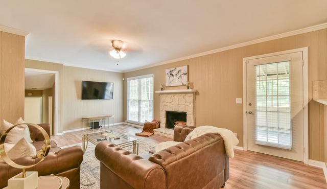 East Cobb Newly Renovated Oasis! 10 min from the Battery and Sports Complex! in Marietta