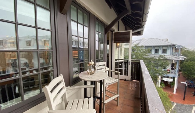 A Thyme for Rosemary: Quaint Rosemary Beach Condo walking distance to beach in Rosemary Beach
