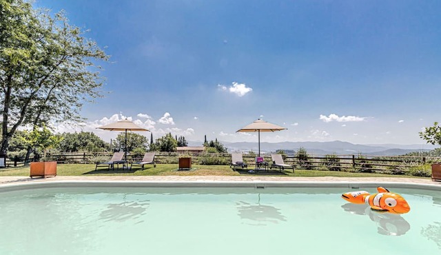 Villa Cedri, typical Tuscan farmhouse with private swimming pool located amongst gentle hills, 2. in Montecatini