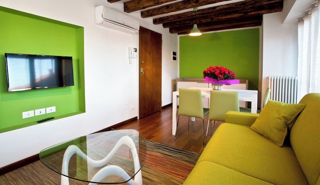 New apartment with wifi and exposed beams with lift behind Misericordia in Venezia
