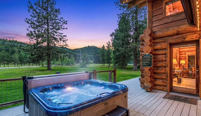 Cornerstone- Family Friendly - Game Room - Outdoor Pool - Hot Tub-Expansive Lawn in Leavenworth