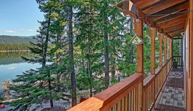 Lake Wenatchee Villa | Dogs OK | Beach & Deck in Leavenworth