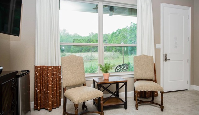 The Century Oak: 3-Unit Estate next to Remi's Ridge & Hayes Hollow in Spring Branch