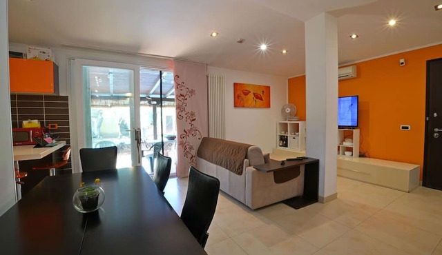 Private Villa with private pool, A/C, WIFI, TV, veranda, pets allowed, parking, close to La Spezia
