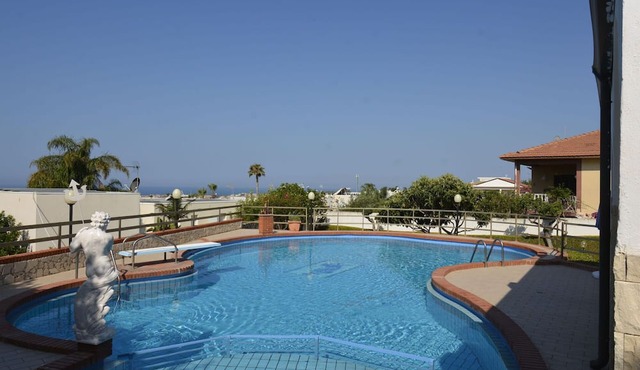 Villa in Marina Di Ragusa with 5 bedrooms sleeps 10