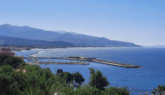 Villa Mammina with Sea View, Private Terrace and Air Conditioning