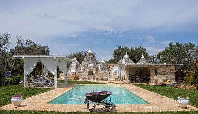 Trullo Canicchiulo by BarbarHouse