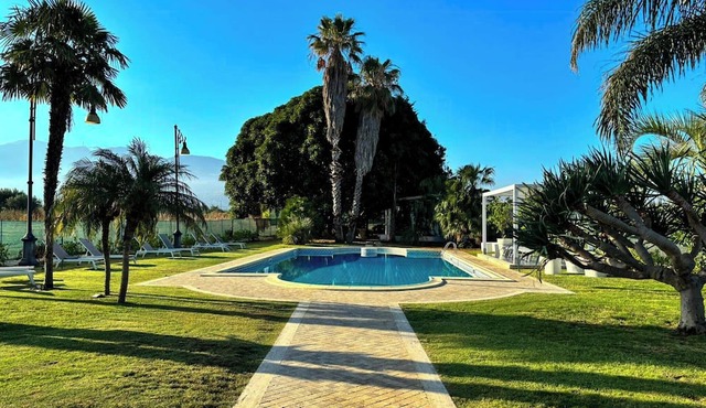 Villa with pool and 8,000 sqm garden in Sicily