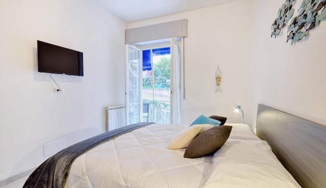 1 bedroom beach front apartment in Recco