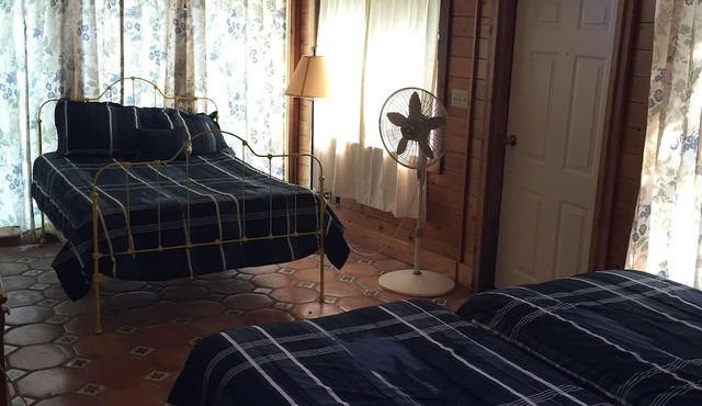 Hill Country Getaway with Guadalupe River access in Hunt