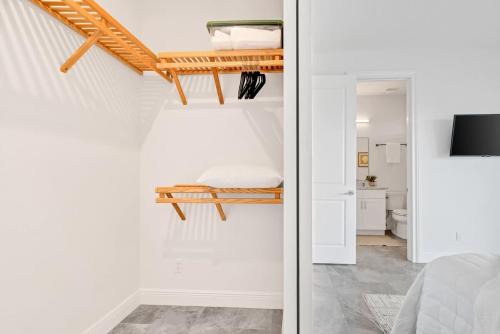 Ponce Inlet Surf Villa- Steps to beach with pool and spa! in Port Orange