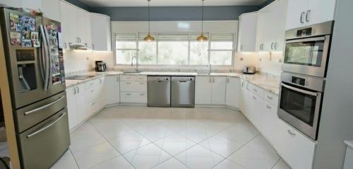 Kosher 'Villa Rosa' Moshav Aderet, Ella Valley nr Bet Shemesh in Adderet