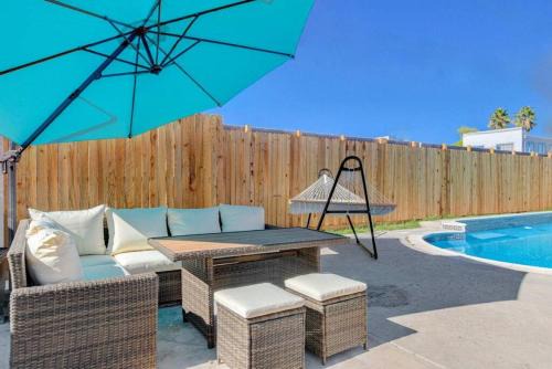 Lady Luck Villa w/Pool & Games Near Strip in Las Vegas