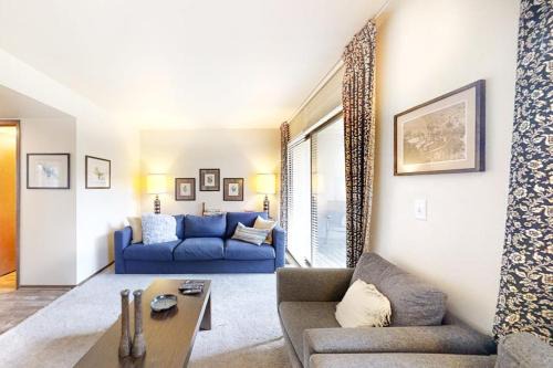Peaceful Villa with Loft - Front Porch 2 Balconies - Next to Rec Center in Park City