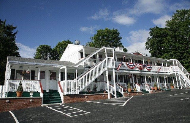 Bennington Motor Inn in Bennington